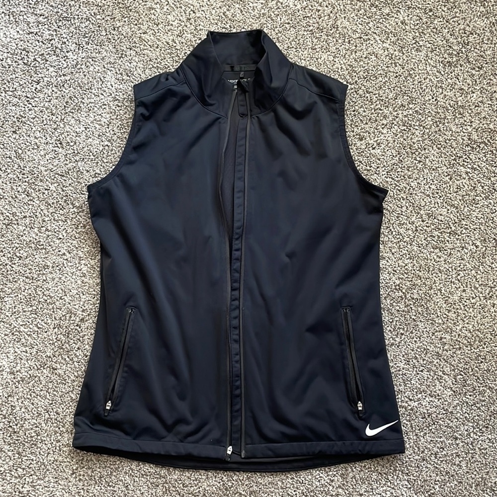 Nike golf vest, size medium, great condition, hardly worn!